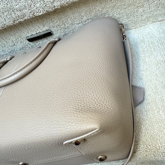 Louis Vuitton Pernelle Tote in Taurillon - Picture 4 of 15